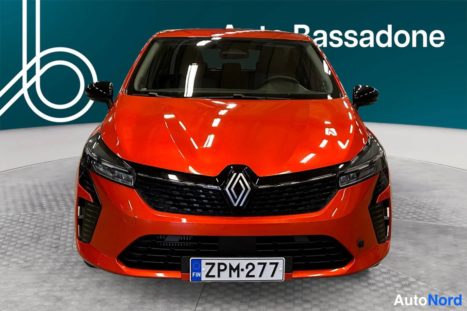 Oranssi Renault Clio 2025, edestä, kuva 3