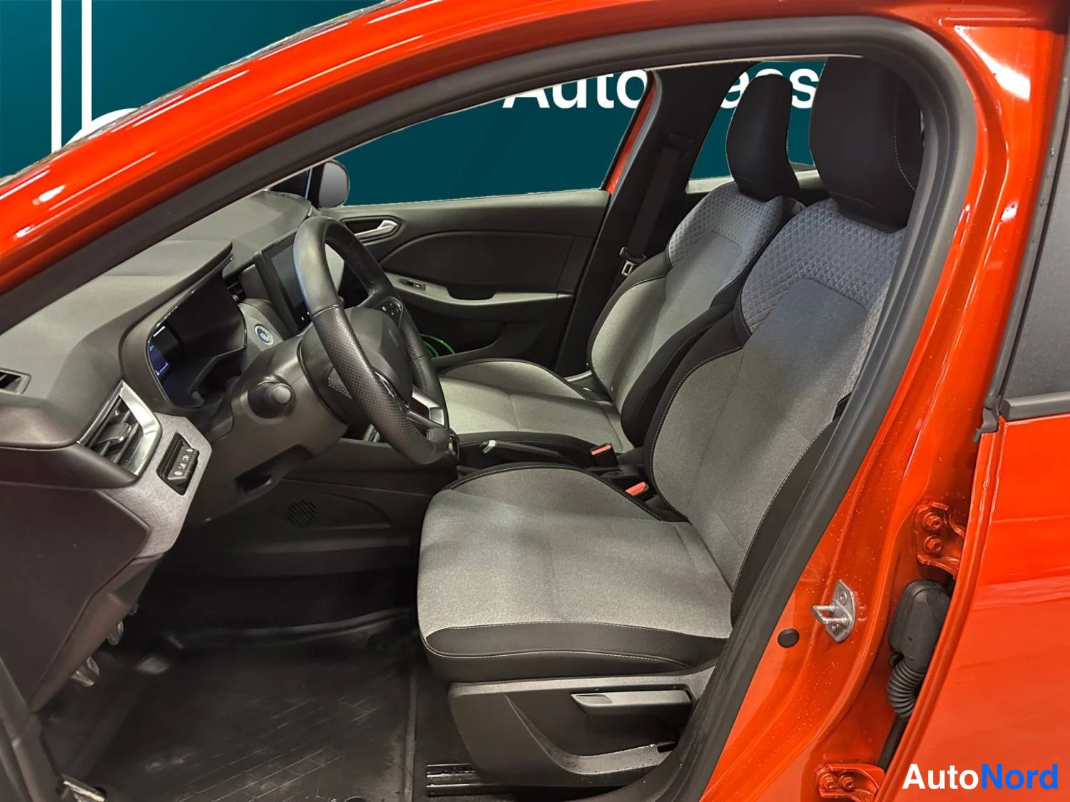 Oranssi Renault Clio 2025, etuistuimet, kuva 14