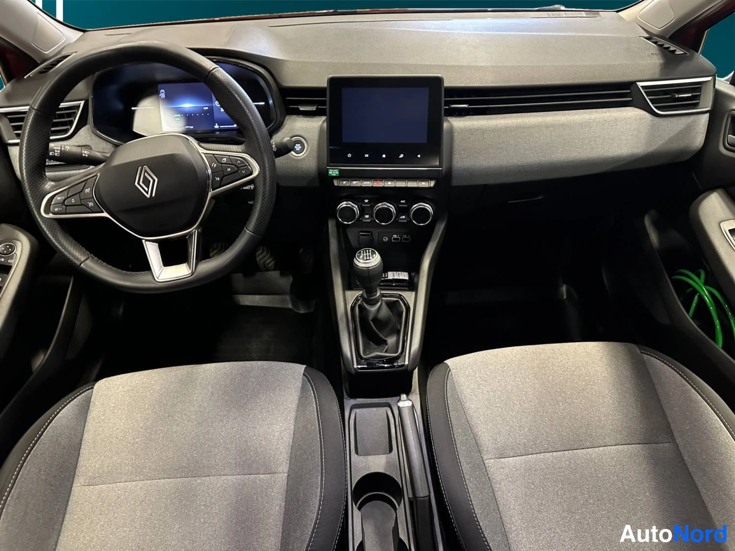 Oranssi Renault Clio 2025, ohjaamo, kuva 13