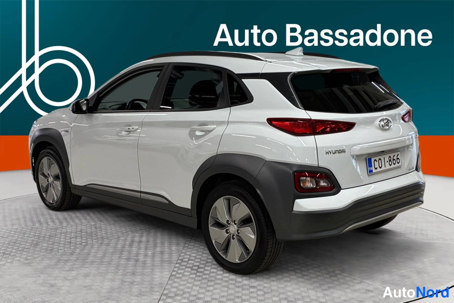 Valkoinen Hyundai Kona electric 2020, takaviisto, kuva 6