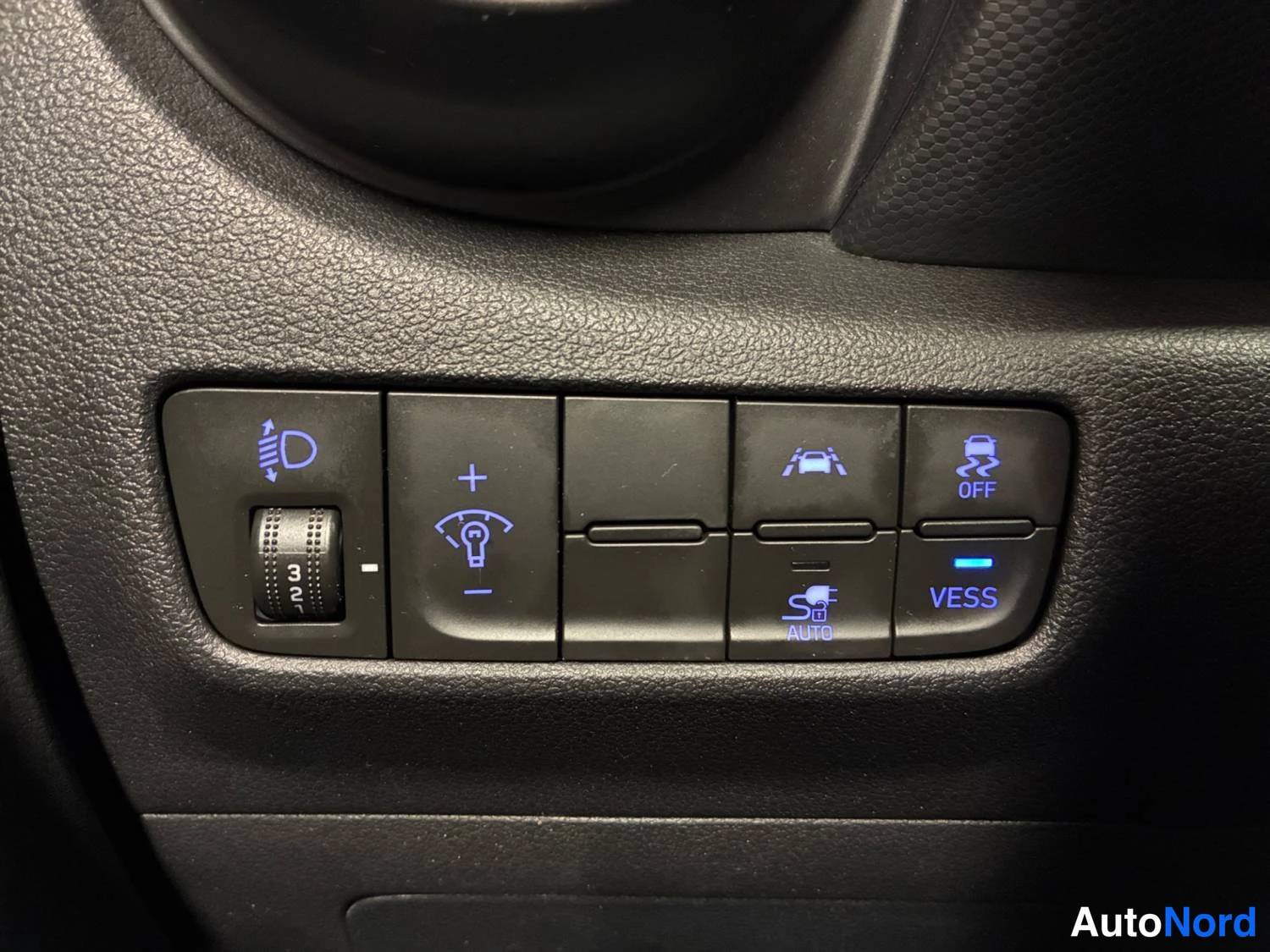 Valkoinen Hyundai Kona electric 2020, yksityiskohta, kuva 29