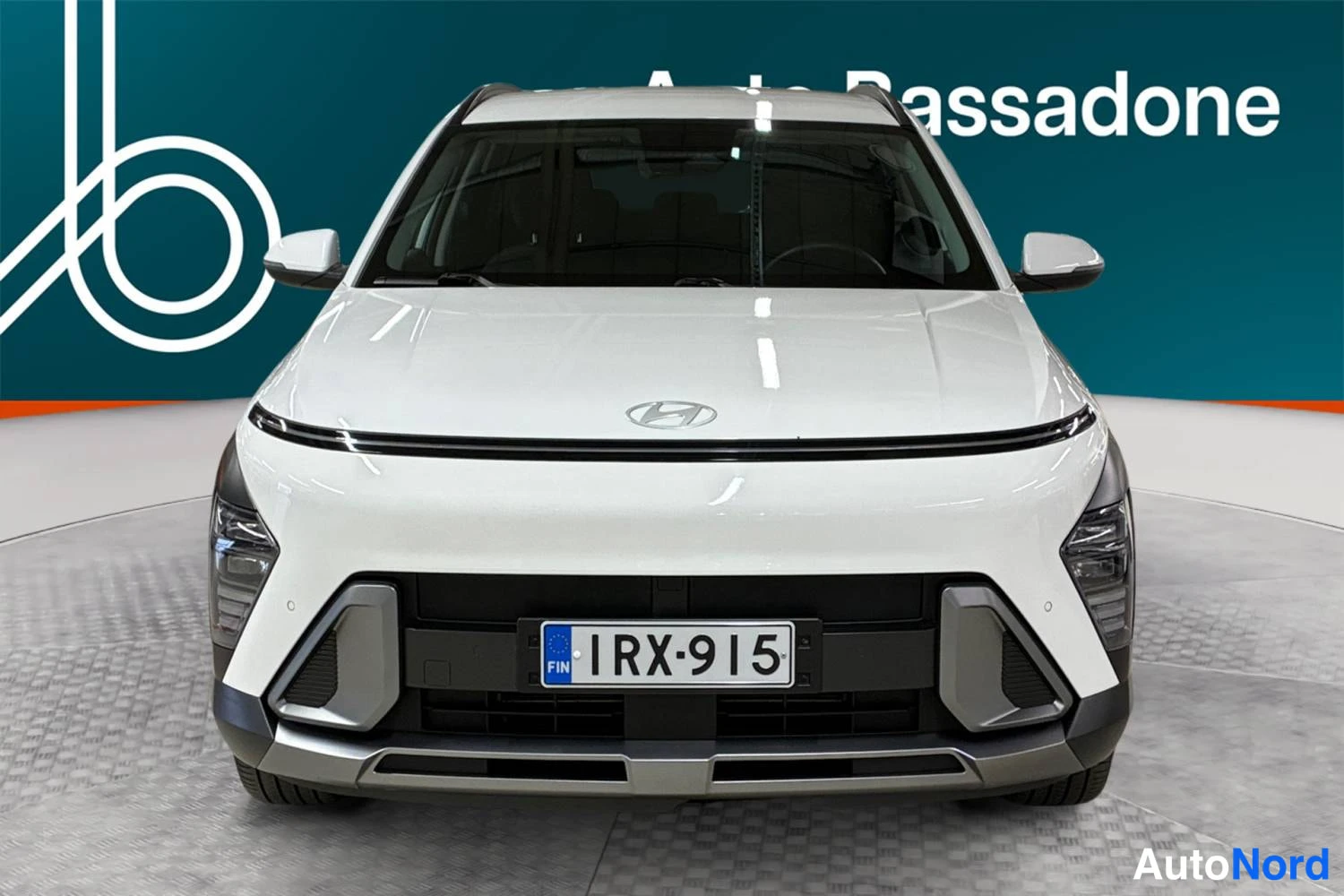 Vit Hyundai Kona 2025, framifrån, bild 3