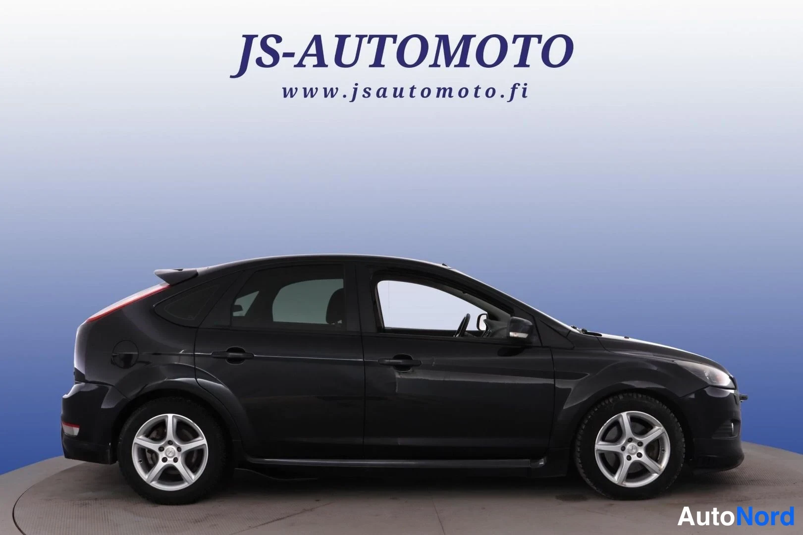 Musta Ford Focus 2009, sivulta, kuva 5