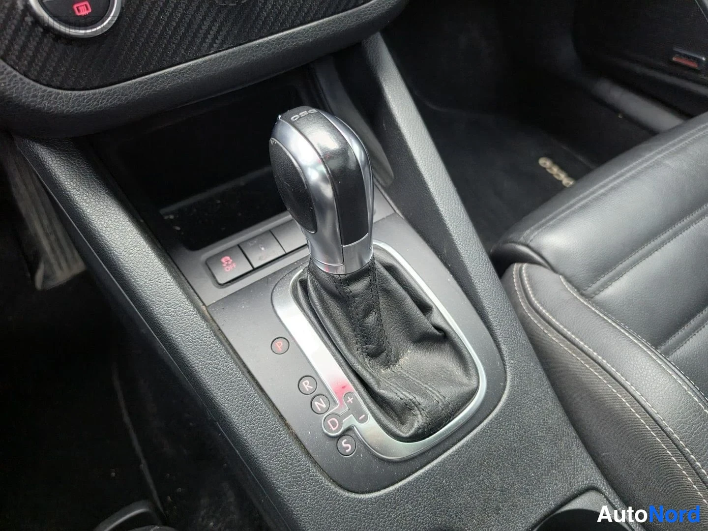 Sininen Volkswagen Scirocco 2013, yksityiskohta, kuva 15
