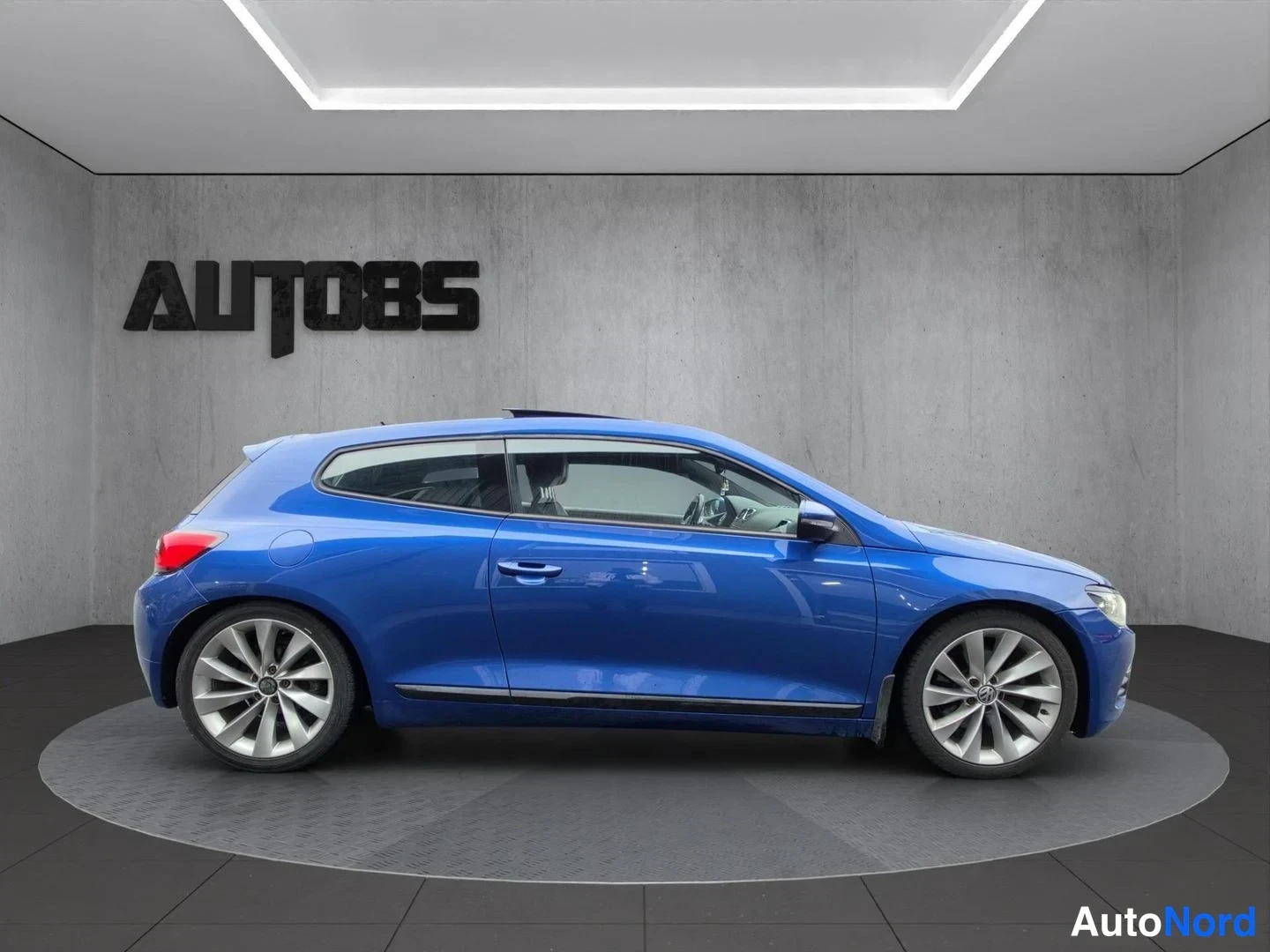 Sininen Volkswagen Scirocco 2013, sivulta, kuva 5