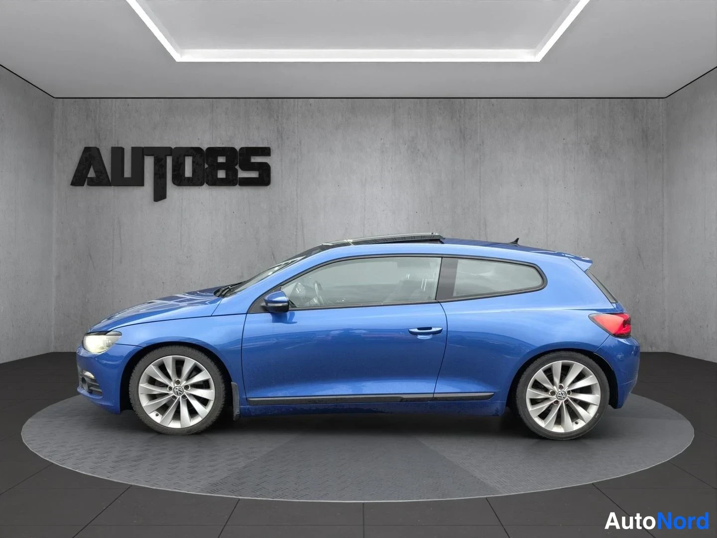 Sininen Volkswagen Scirocco 2013, sivulta, kuva 4