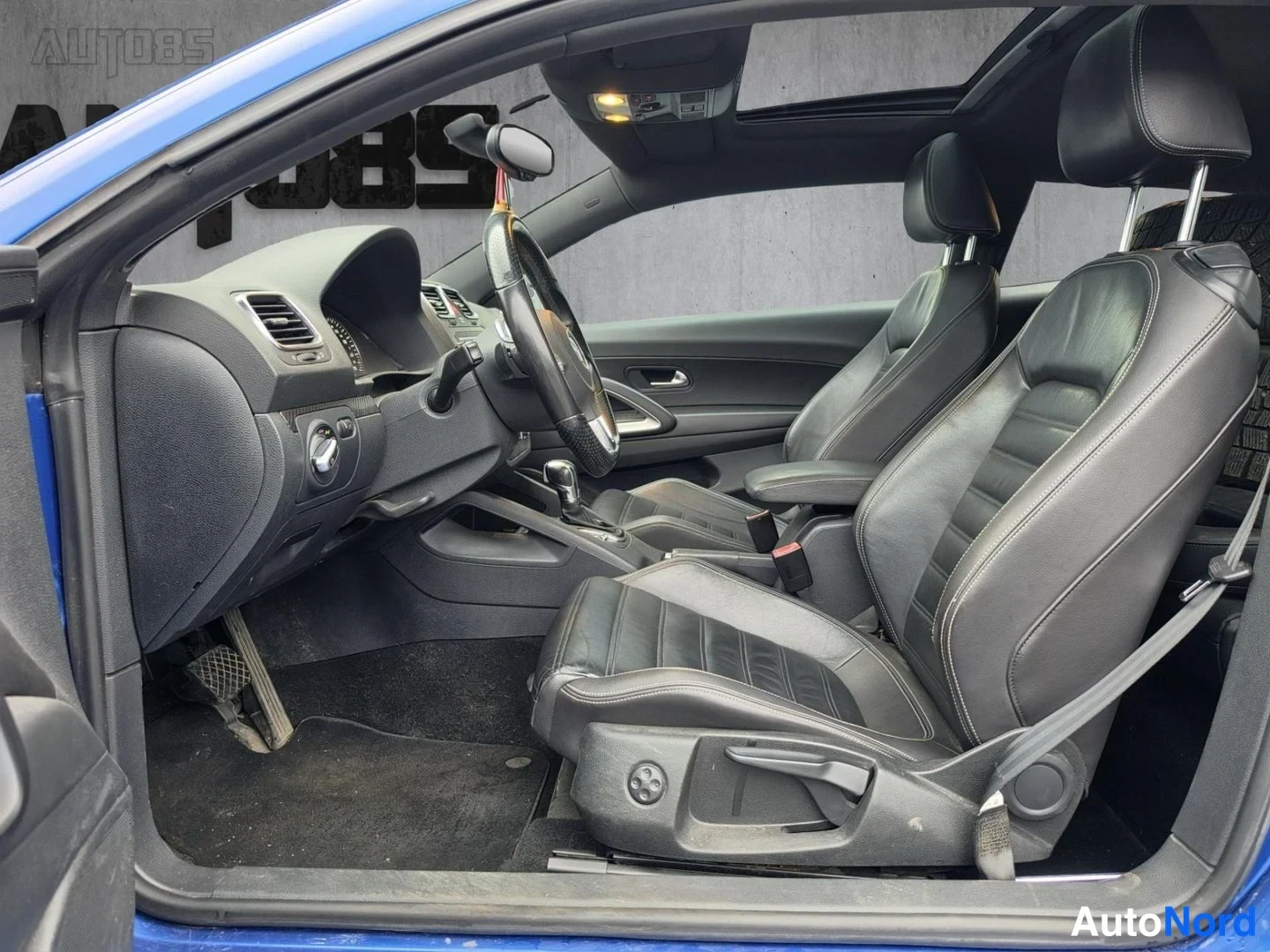 Sininen Volkswagen Scirocco 2013, ohjaamo, kuva 9