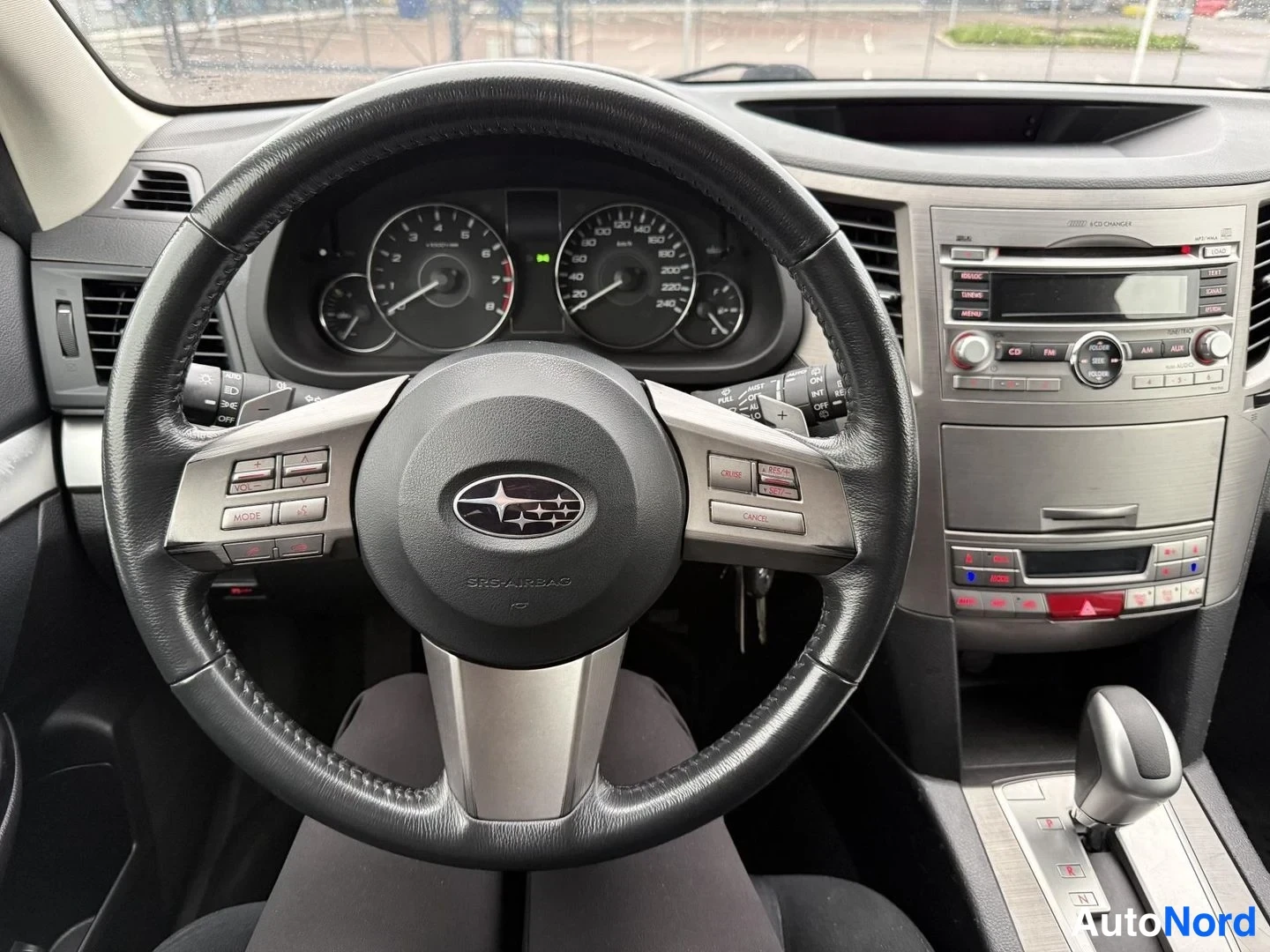 Punainen Subaru Outback 2011, yksityiskohta, kuva 11