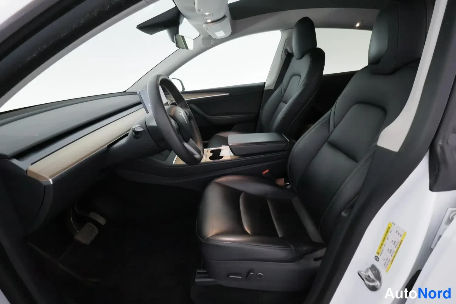 White Tesla Model Y 2022, cockpit, photo 2