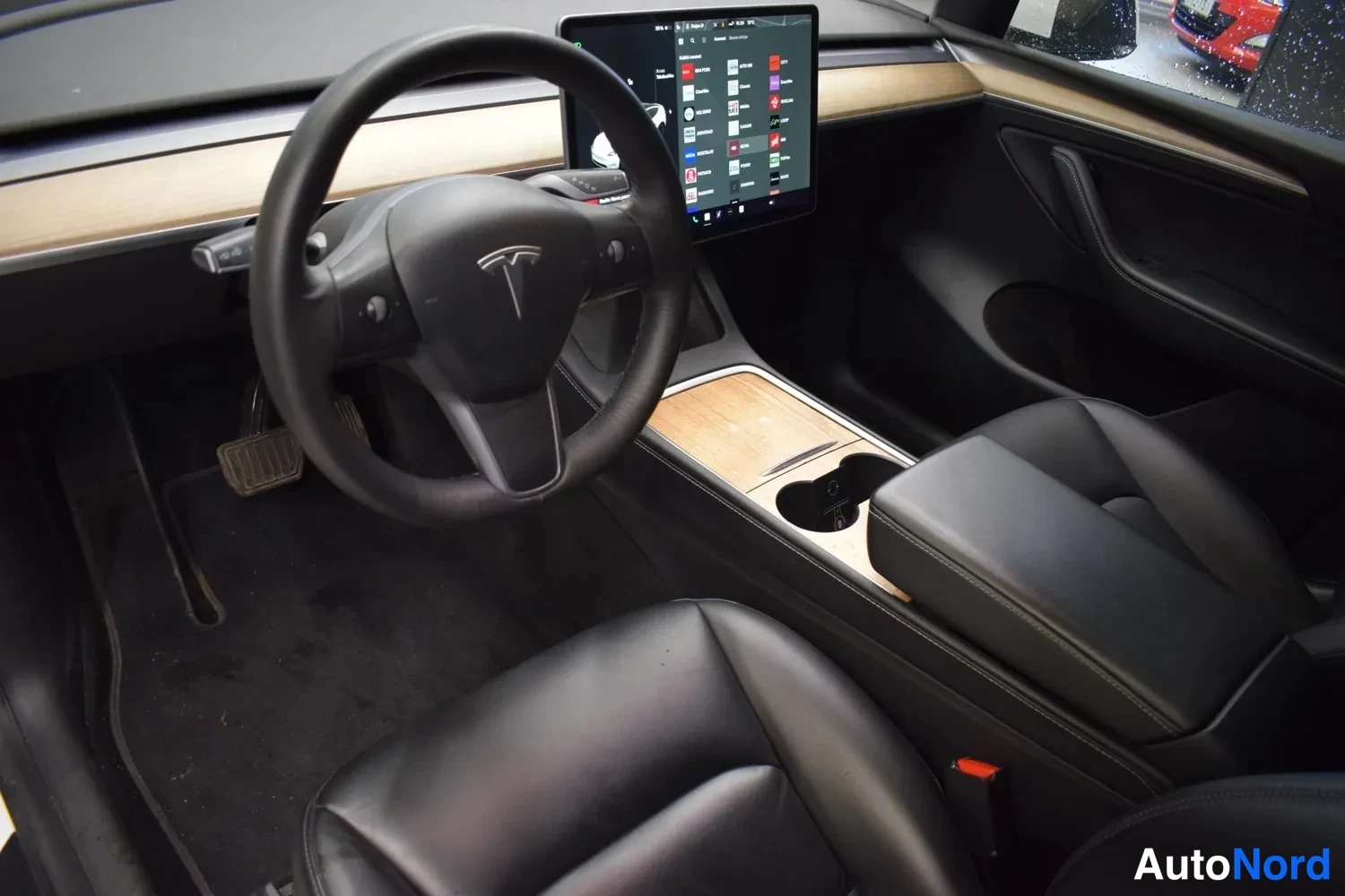 White Tesla Model Y 2022, cockpit, photo 4