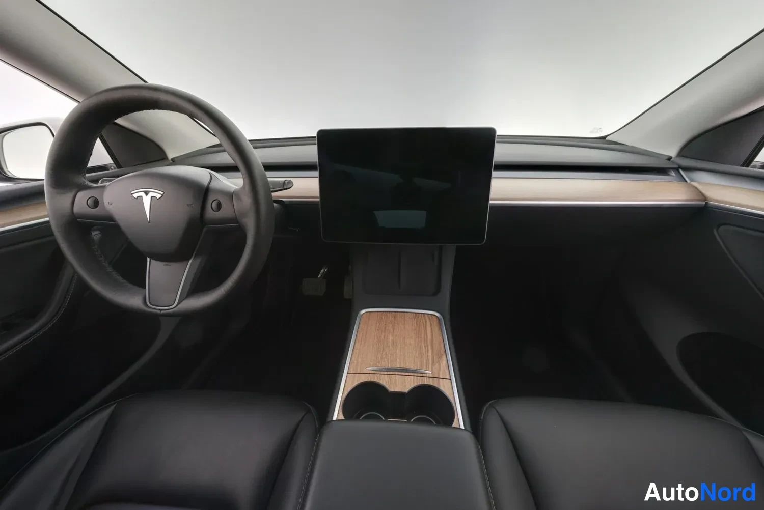White Tesla Model Y 2022, cockpit, photo 3