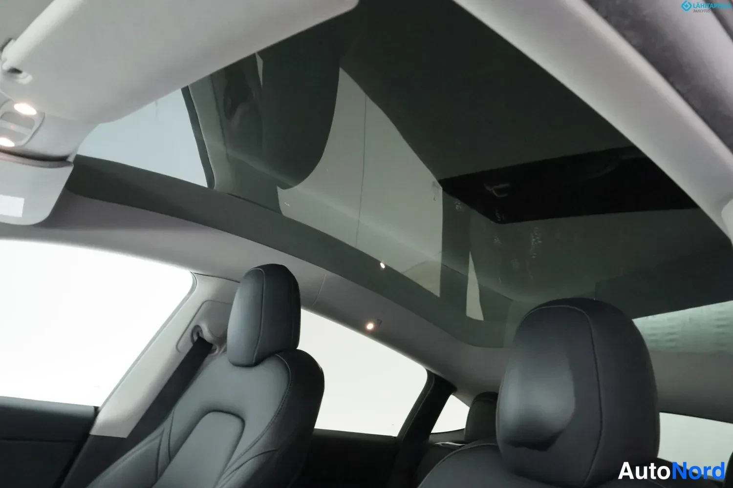 White Tesla Model Y 2022, front seats, photo 6