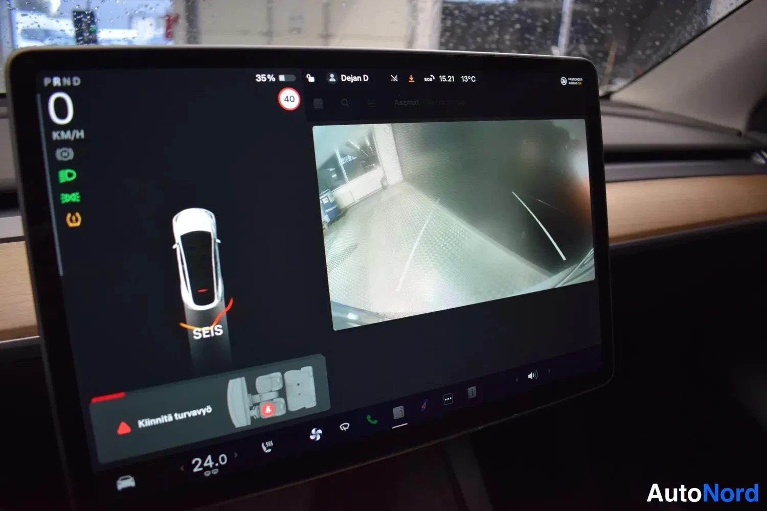 White Tesla Model Y 2022, detail, photo 8