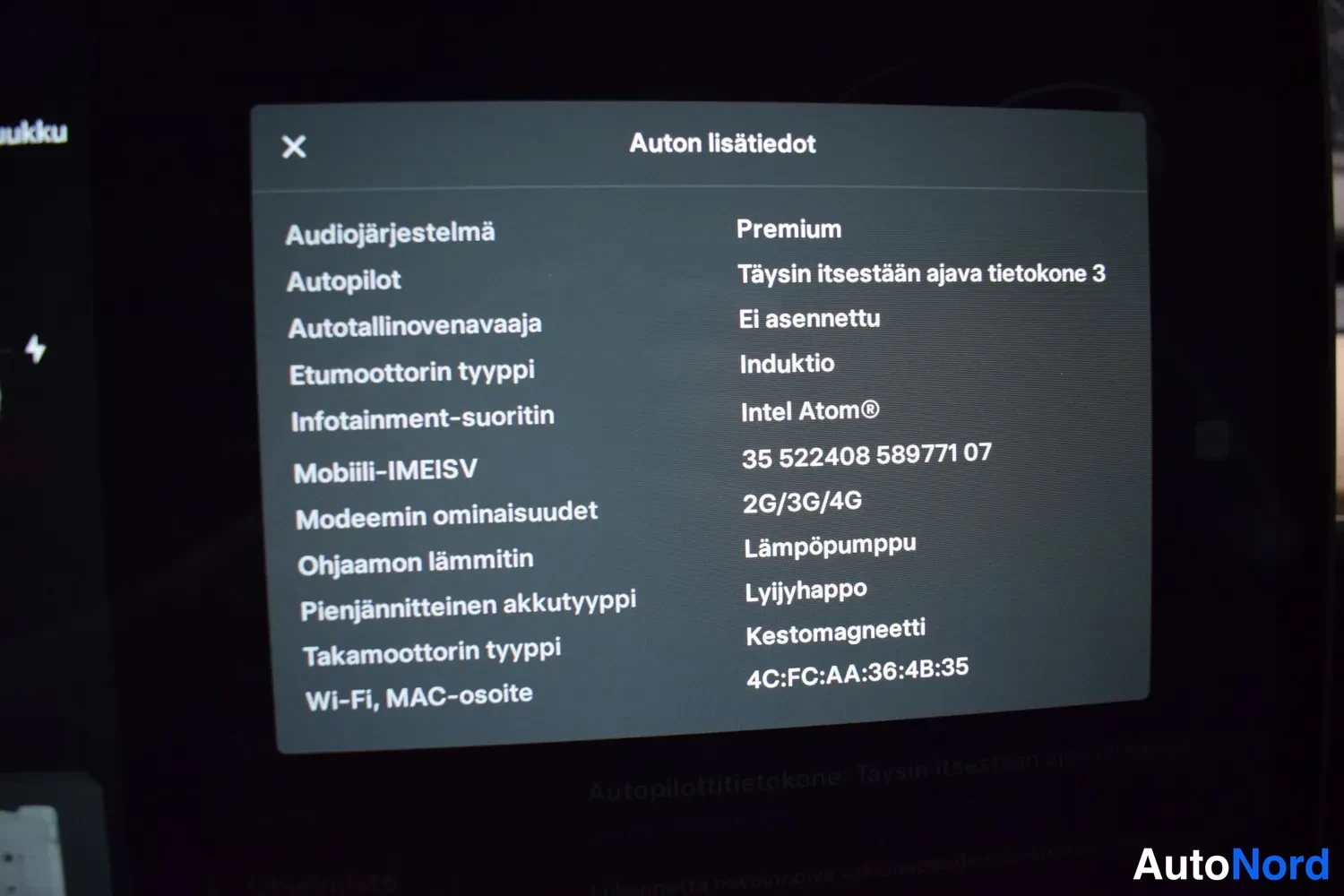 White Tesla Model Y 2022, detail, photo 9
