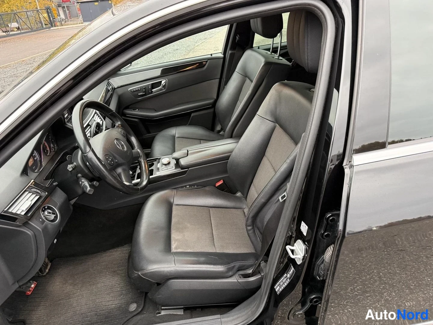 Musta Mercedes-Benz E 350 CDI 2011, etuistuimet, kuva 7