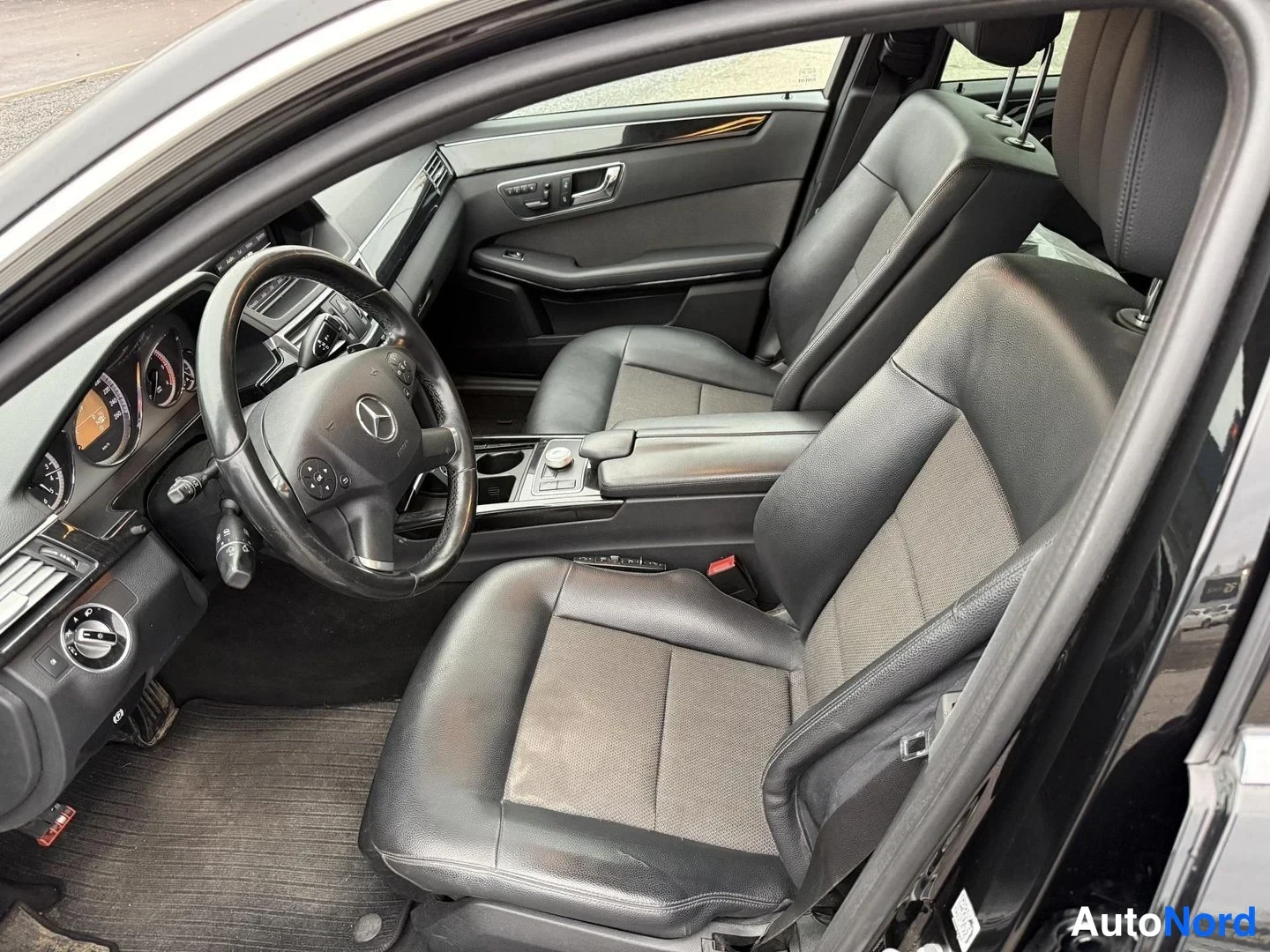Musta Mercedes-Benz E 350 CDI 2011, etuistuimet, kuva 8
