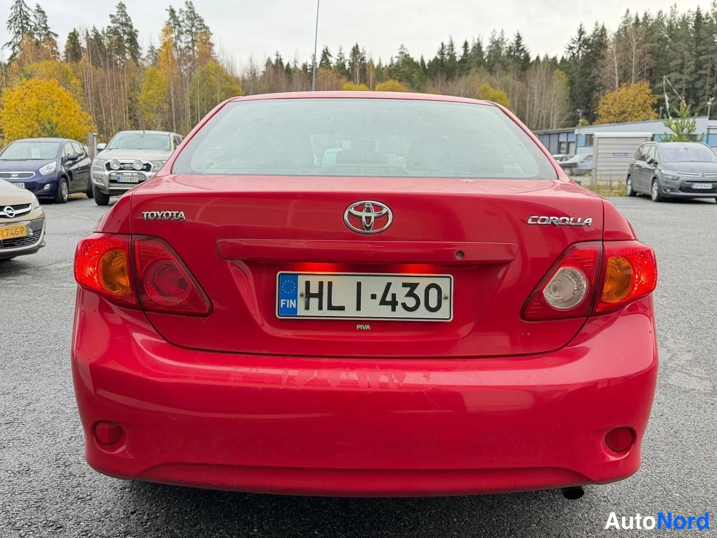 Punainen Toyota Corolla 2007, takaa, kuva 4