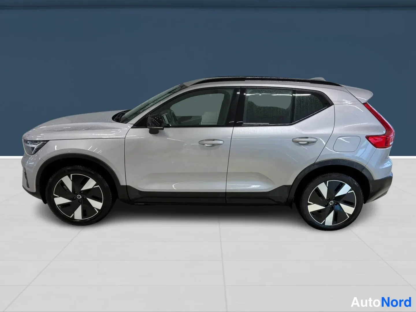 Hopea Volvo XC40 2024, sivulta, kuva 4