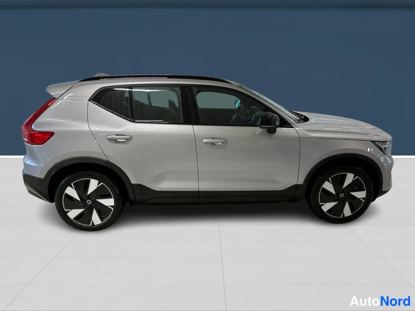 Hopea Volvo XC40 2024, sivulta, kuva 5