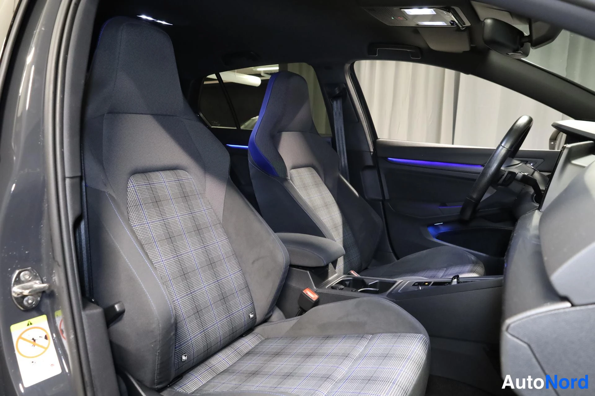 Grå Volkswagen Golf 2020, framsäten, bild 15