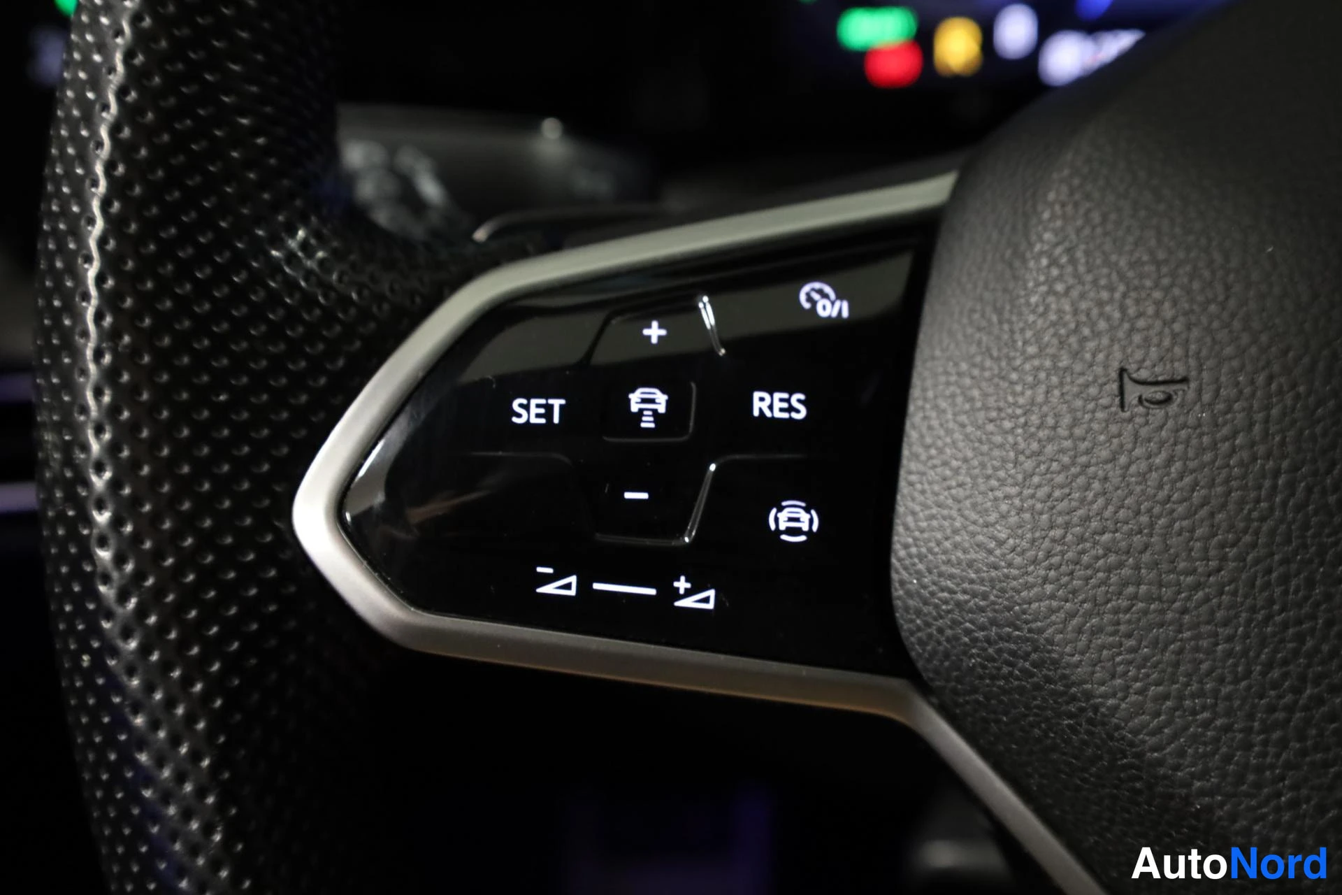Grå Volkswagen Golf 2020, detalj, bild 17