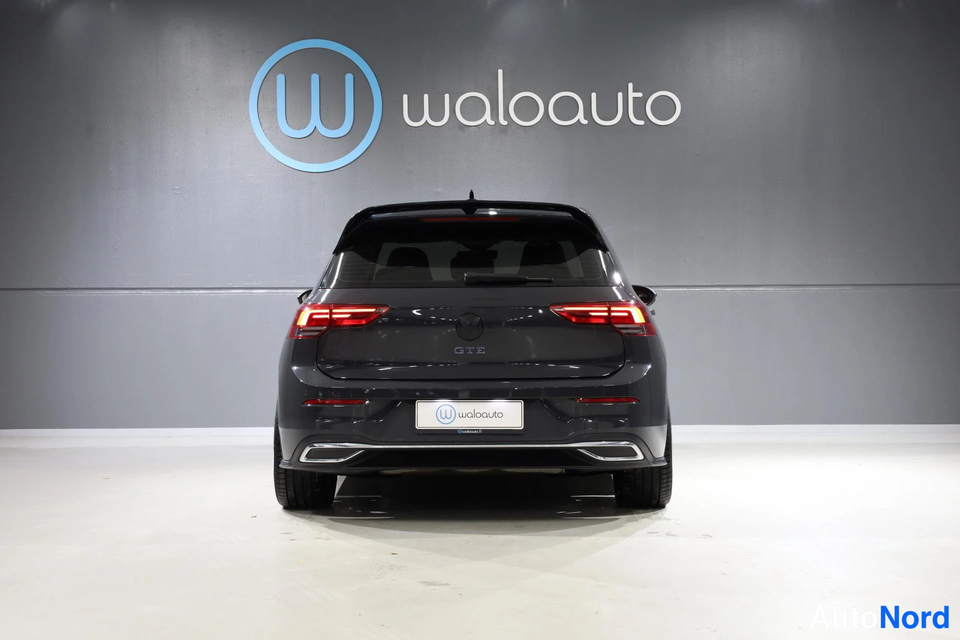 Grå Volkswagen Golf 2020, bakifrån, bild 8