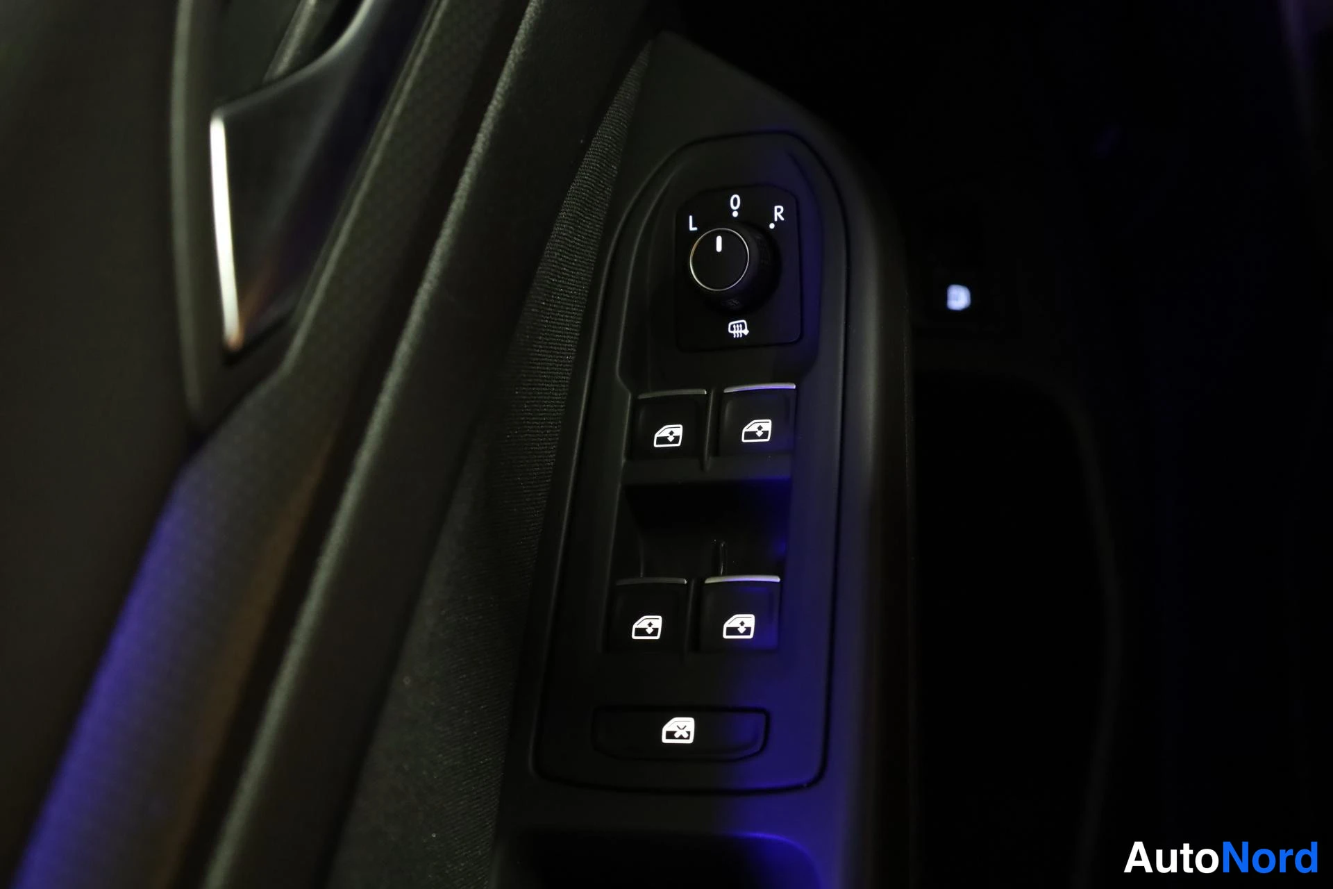 Grå Volkswagen Golf 2020, detalj, bild 25