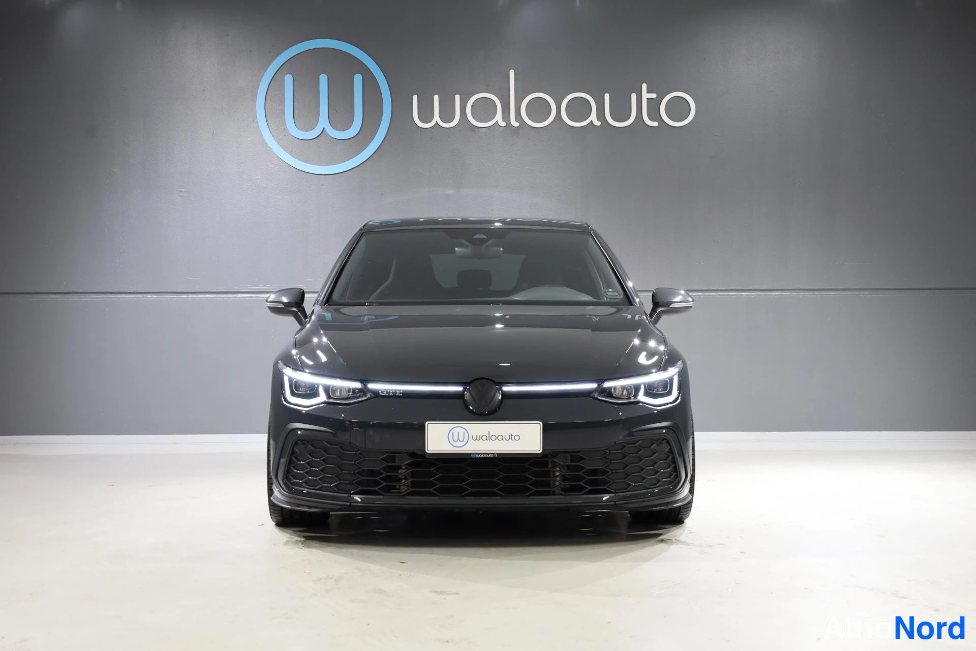 Grå Volkswagen Golf 2020, framifrån, bild 5