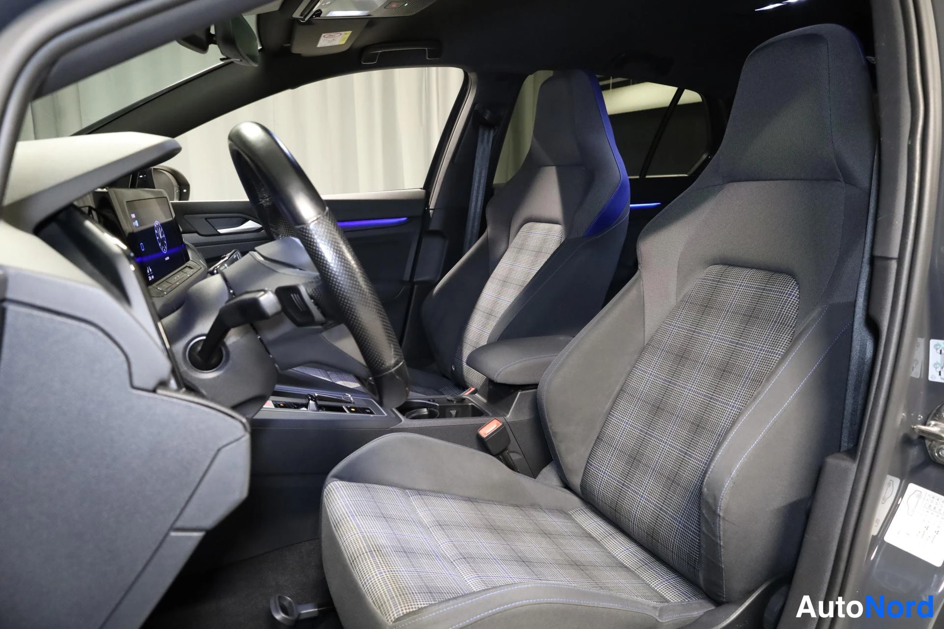 Grå Volkswagen Golf 2020, framsäten, bild 14
