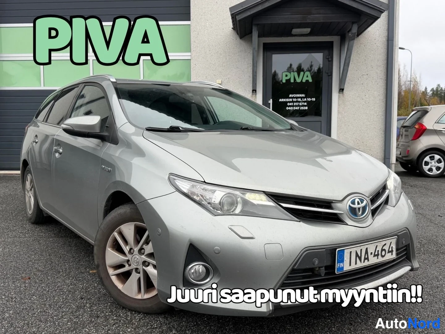 Grey Toyota Auris Touring Sports 2014, front three-quarter, nose to the right, photo 2