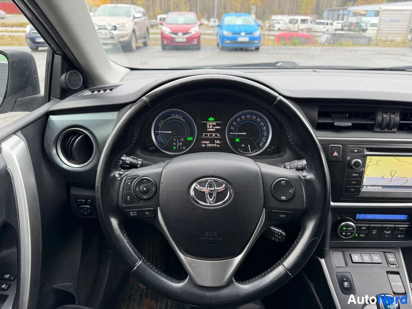 Grey Toyota Auris Touring Sports 2014, cockpit, photo 5