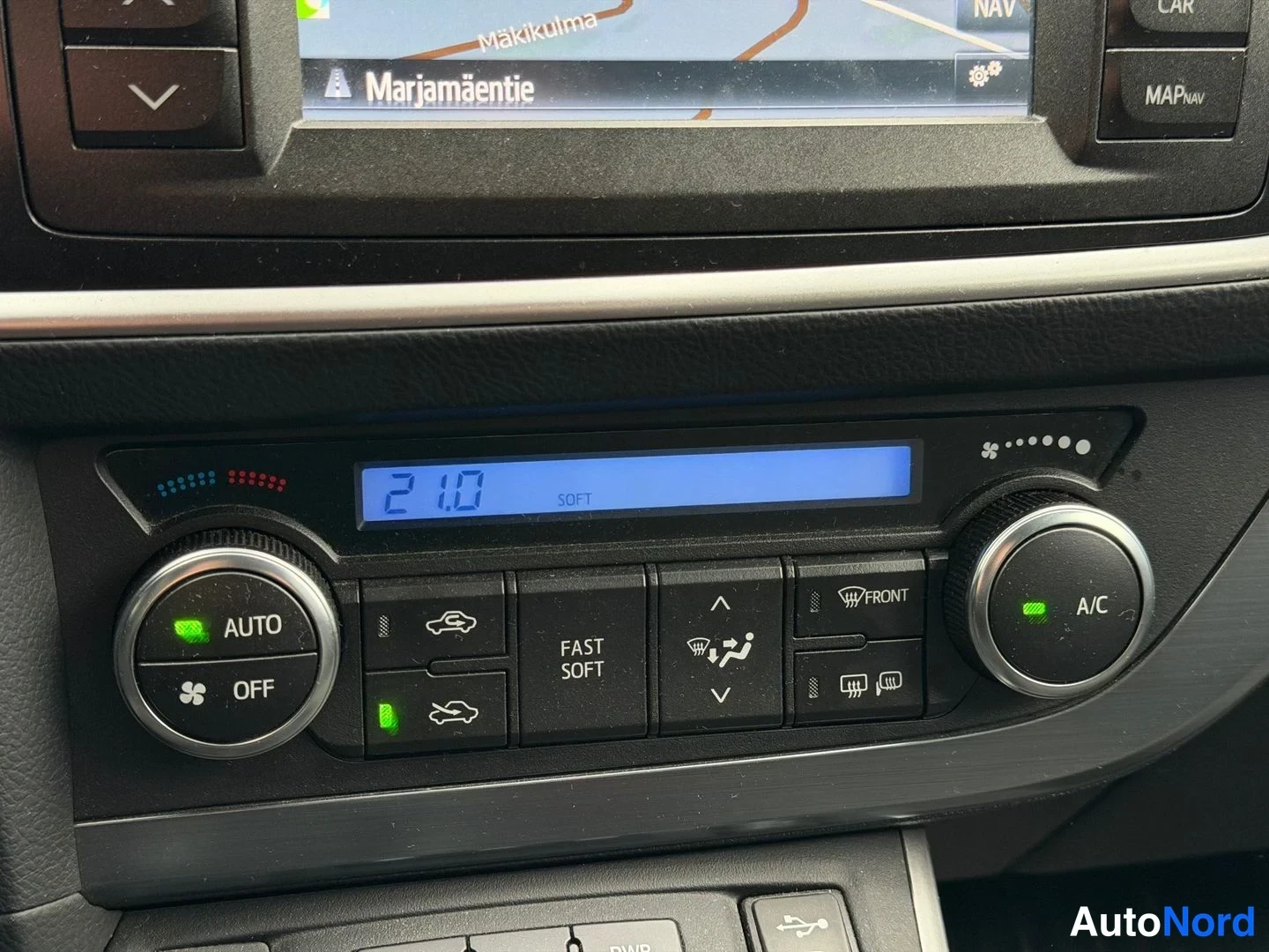 Grey Toyota Auris Touring Sports 2014, detail, photo 12