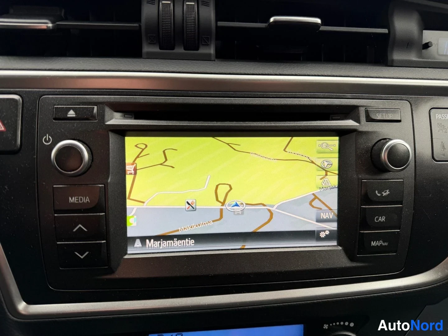 Grey Toyota Auris Touring Sports 2014, detail, photo 13