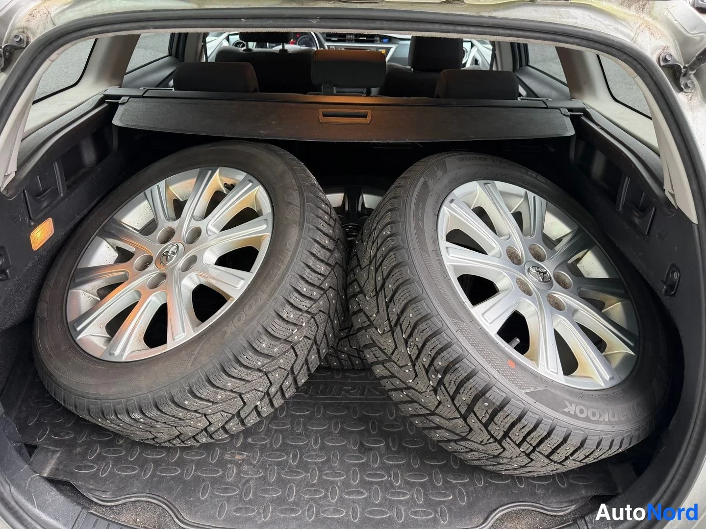 Grey Toyota Auris Touring Sports 2014, boot, photo 8