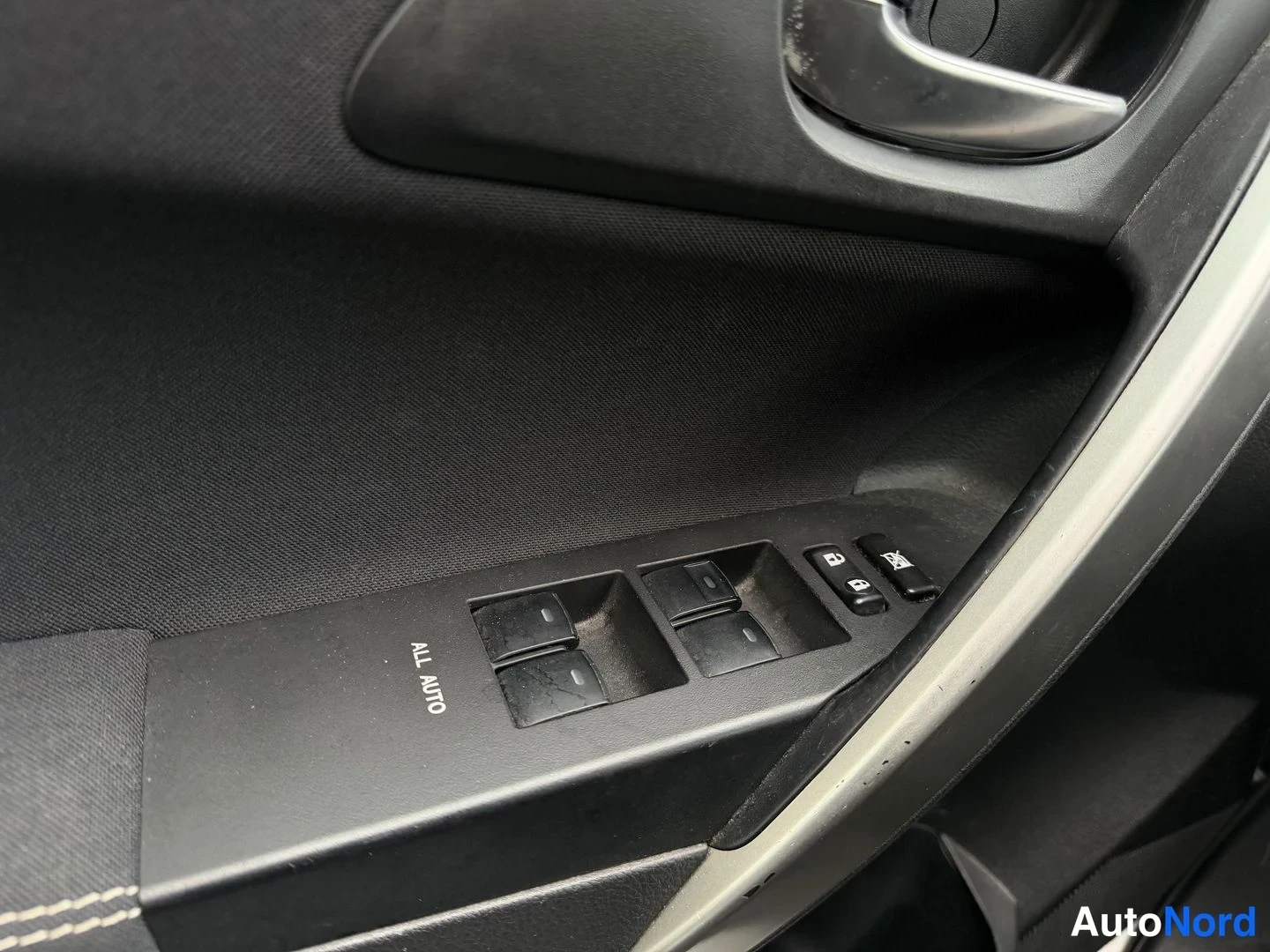 Grey Toyota Auris Touring Sports 2014, detail, photo 17