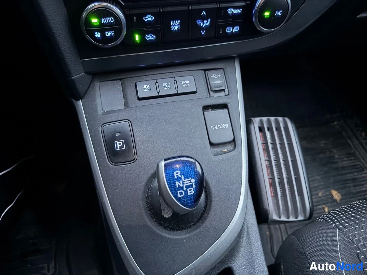 Harmaa Toyota Auris Touring Sports 2014, yksityiskohta, kuva 8
