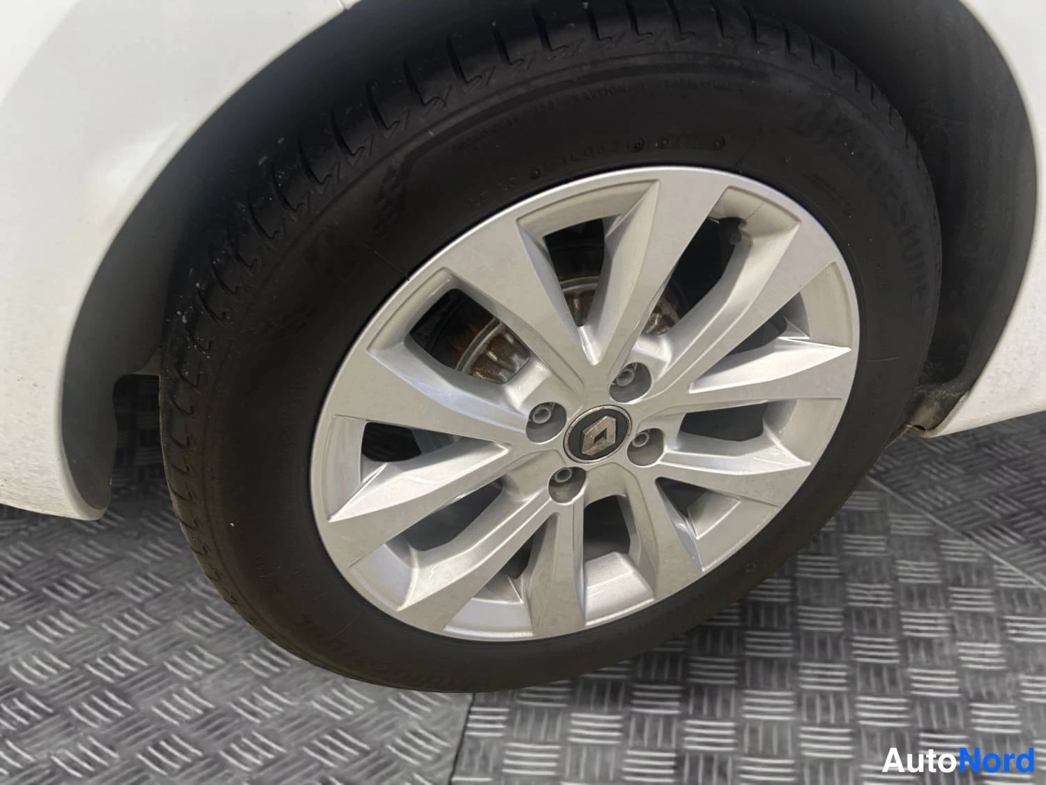 Valkoinen Renault Clio 2021, yksityiskohta, kuva 14