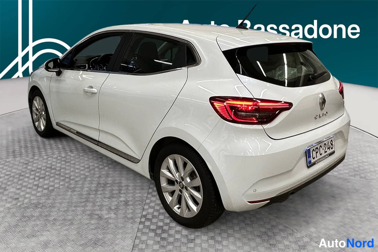 Valkoinen Renault Clio 2021, takaviisto, kuva 6