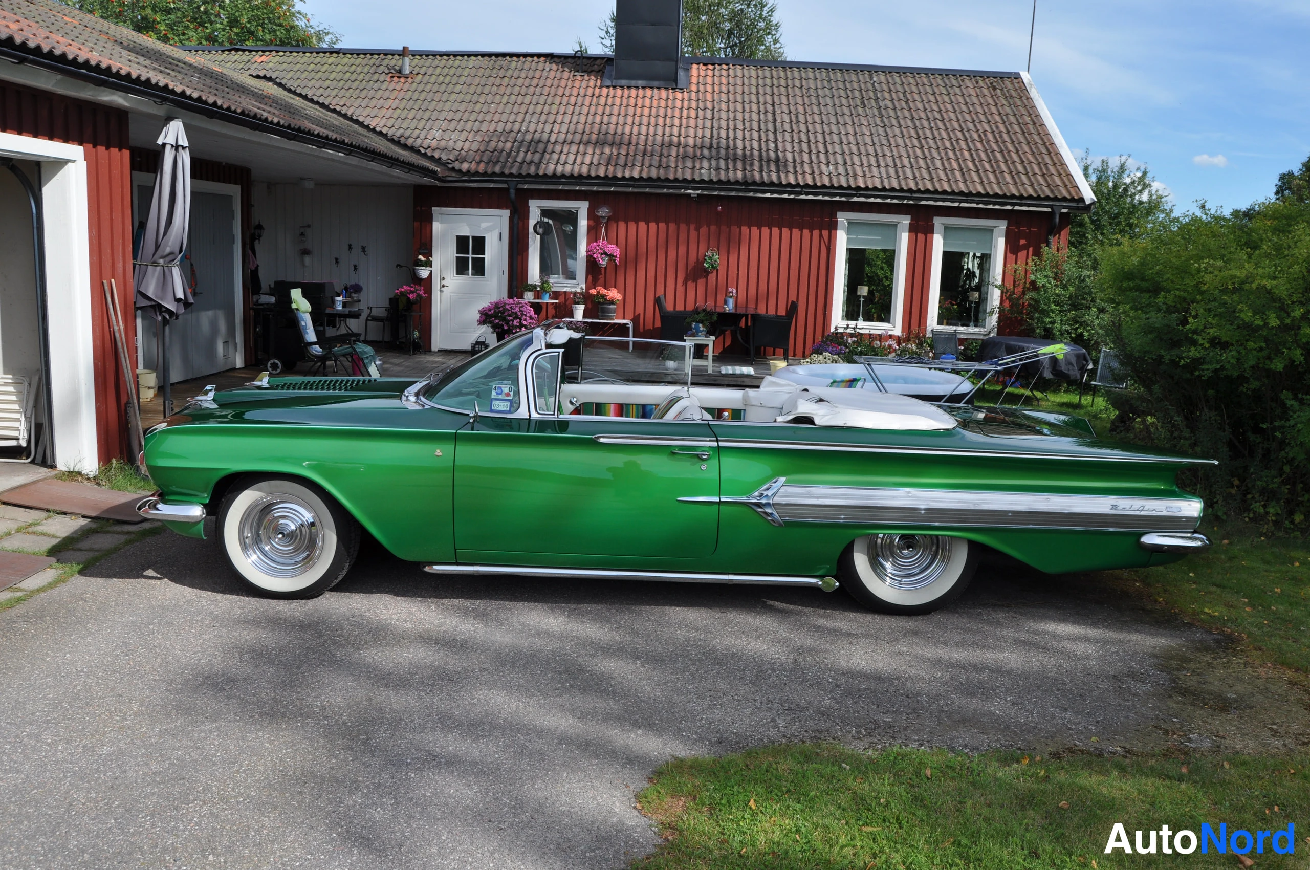 Vihreä Chevrolet Impala Convertible 1960, sivulta, kuva 3