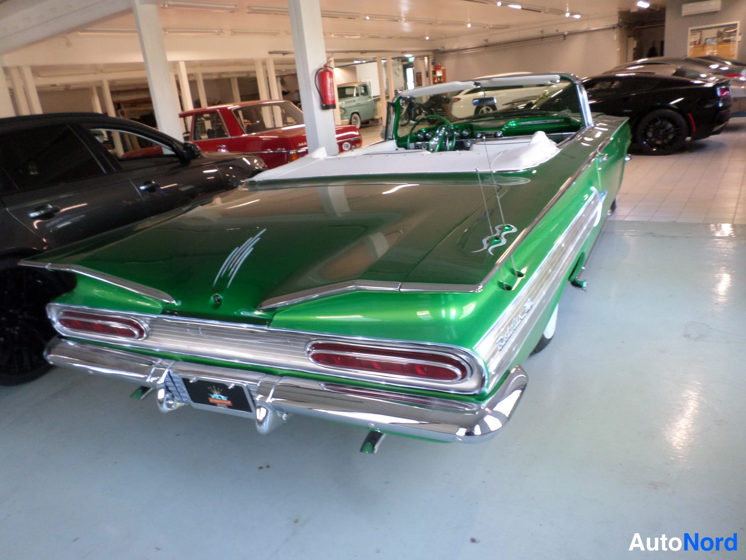Vihreä Chevrolet Impala Convertible 1960, takaviisto, kuva 4