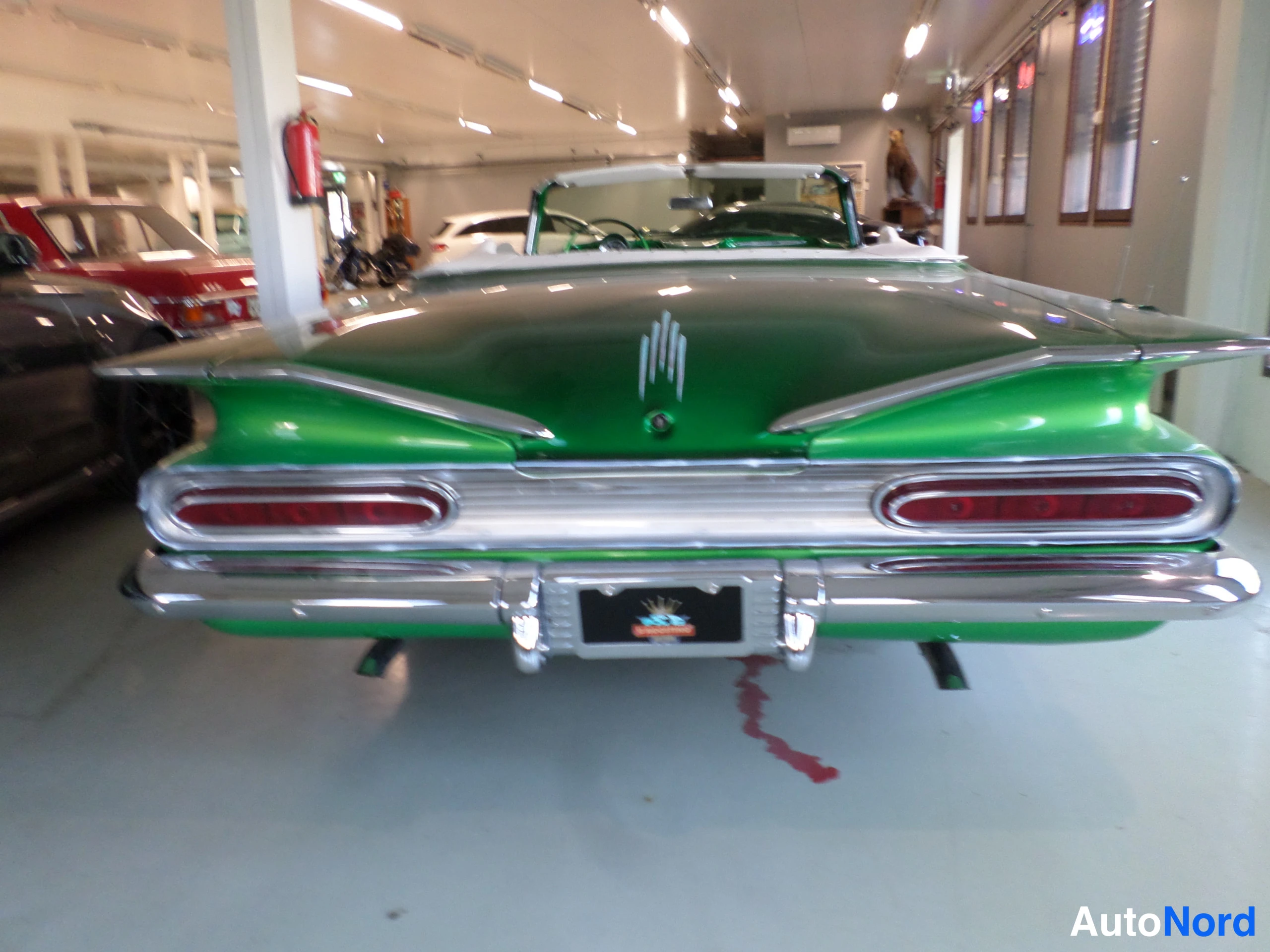 Vihreä Chevrolet Impala Convertible 1960, takaa, kuva 5