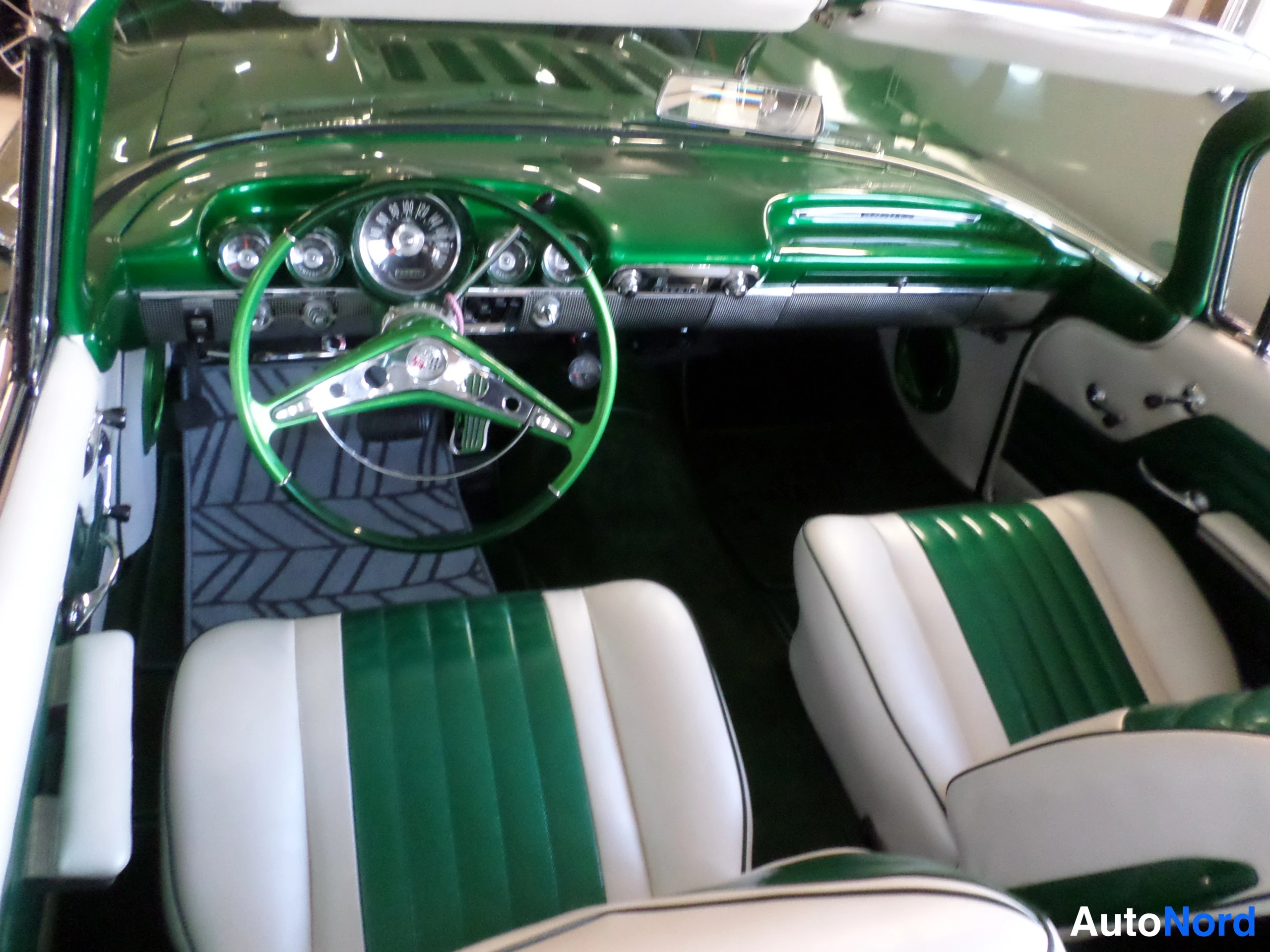 Vihreä Chevrolet Impala Convertible 1960, ohjaamo, kuva 6
