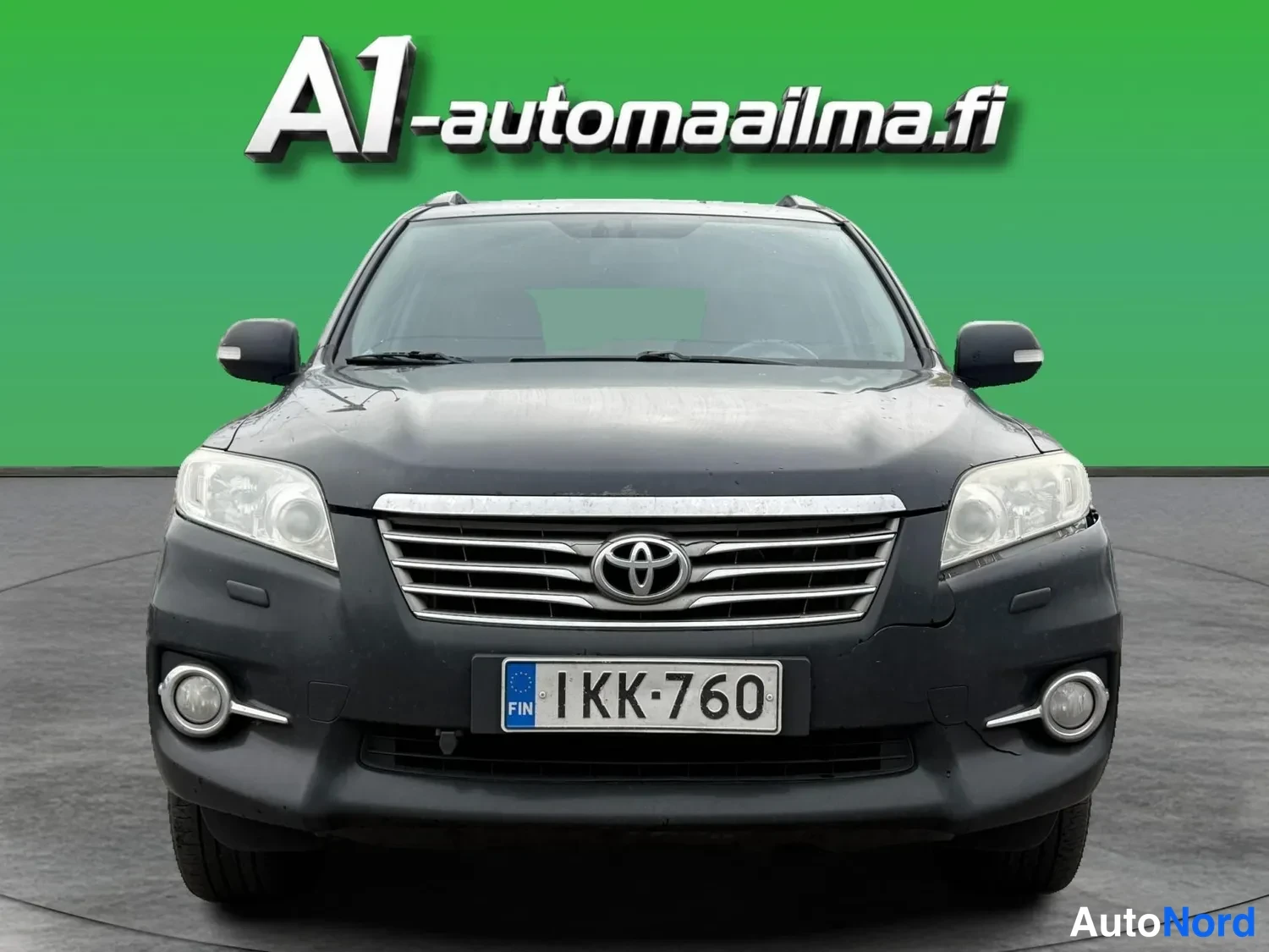 Musta Toyota RAV4 2011, edestä, kuva 3