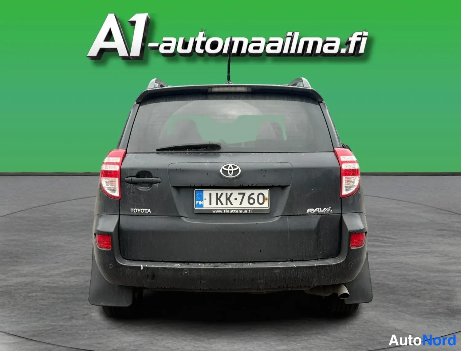 Musta Toyota RAV4 2011, takaa, kuva 6
