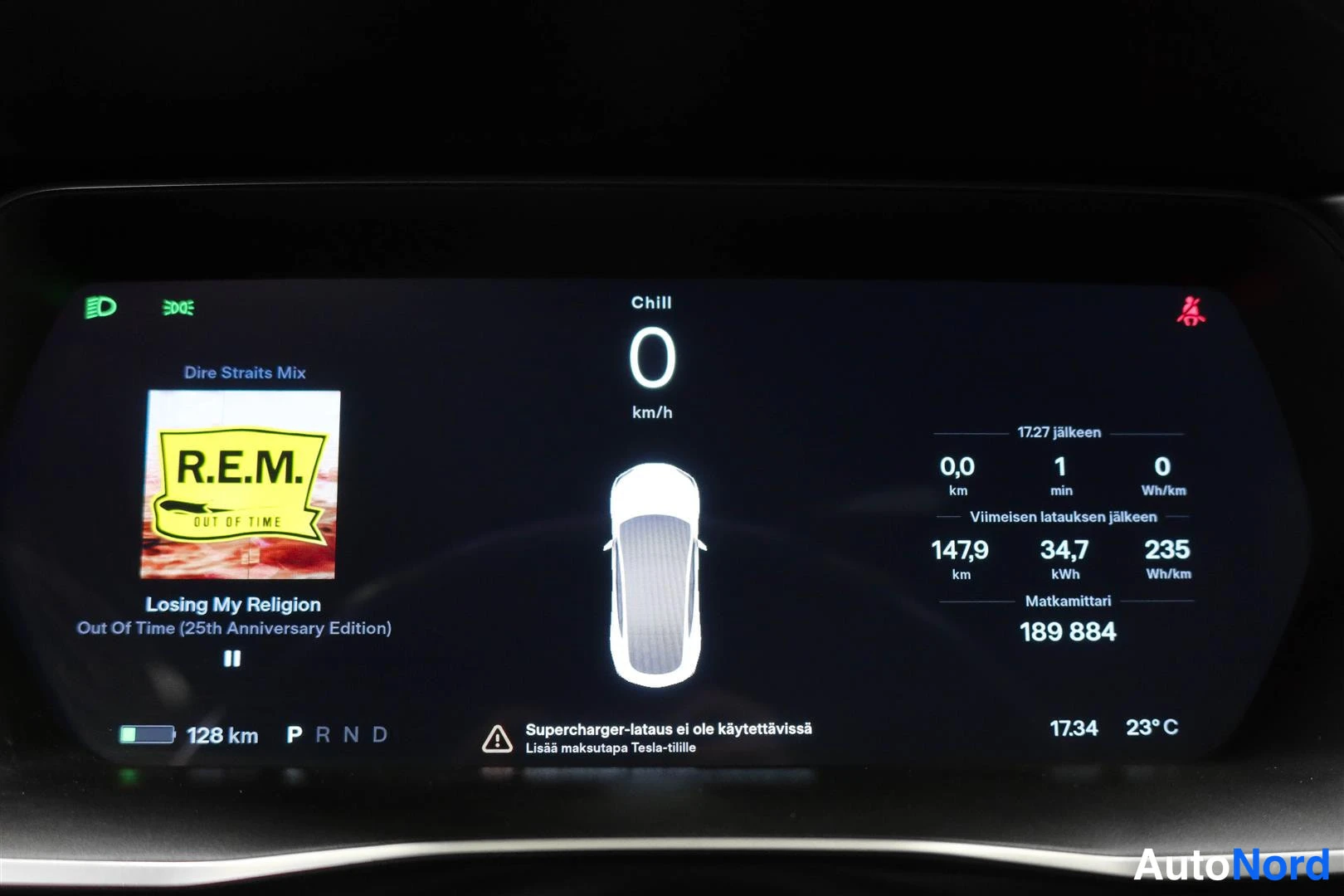Valkoinen Tesla Model S 2017, yksityiskohta, kuva 24