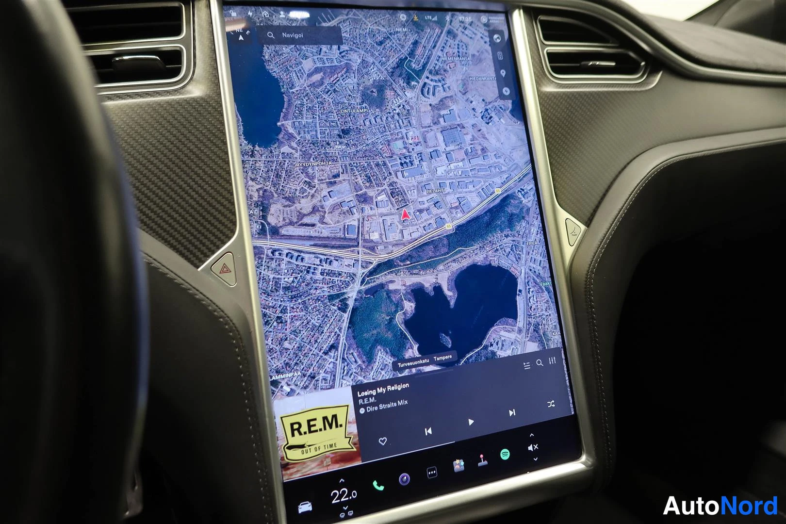 Valkoinen Tesla Model S 2017, ohjaamo, kuva 14