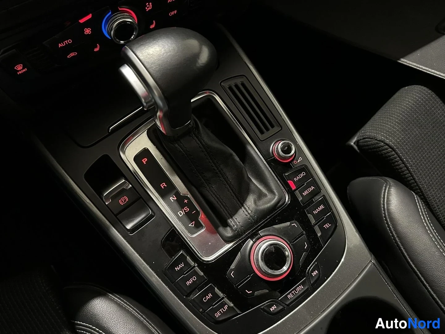 Grå Audi A4 Avant 2014, detalj, bild 14