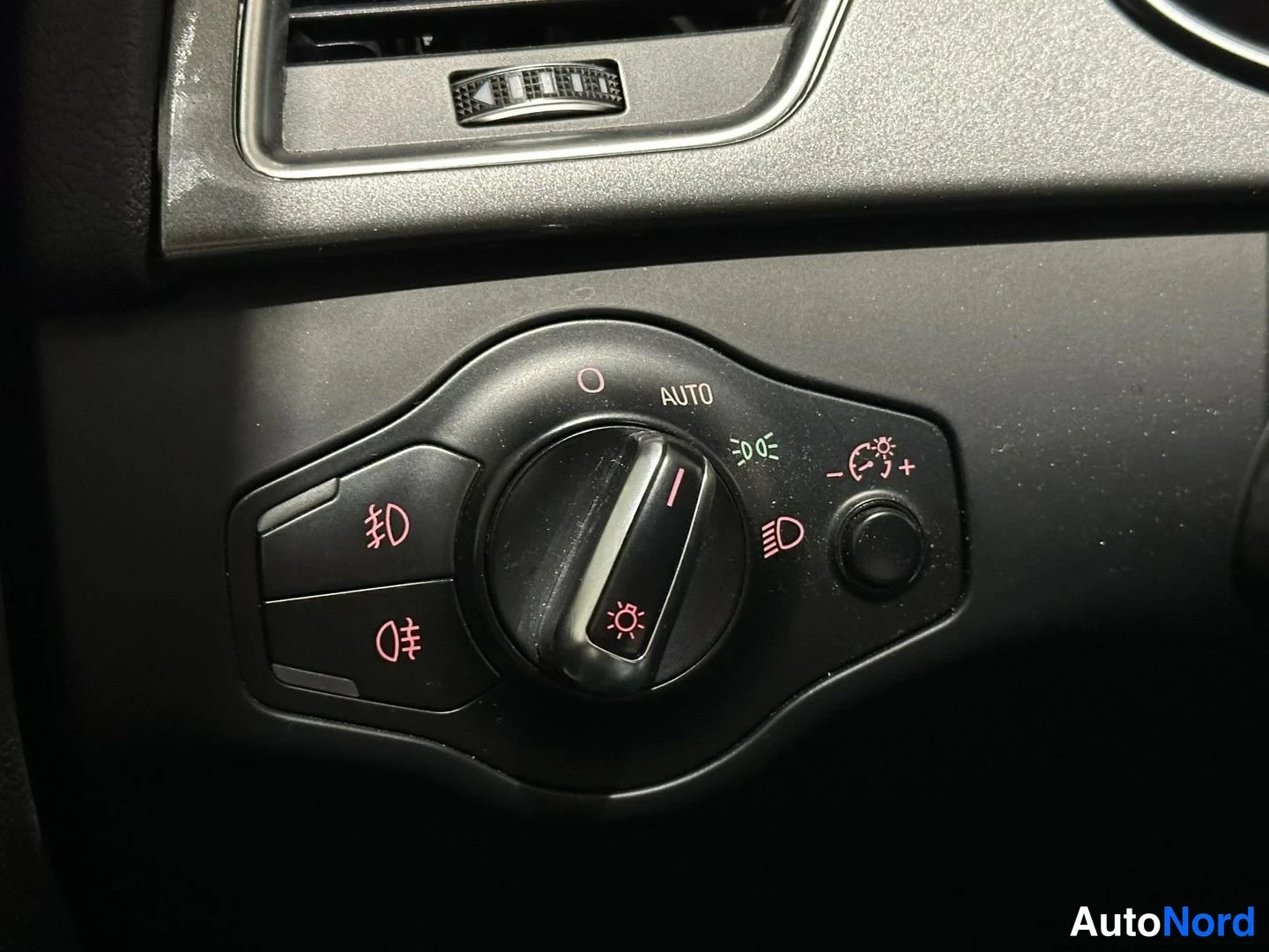 Grå Audi A4 Avant 2014, detalj, bild 16