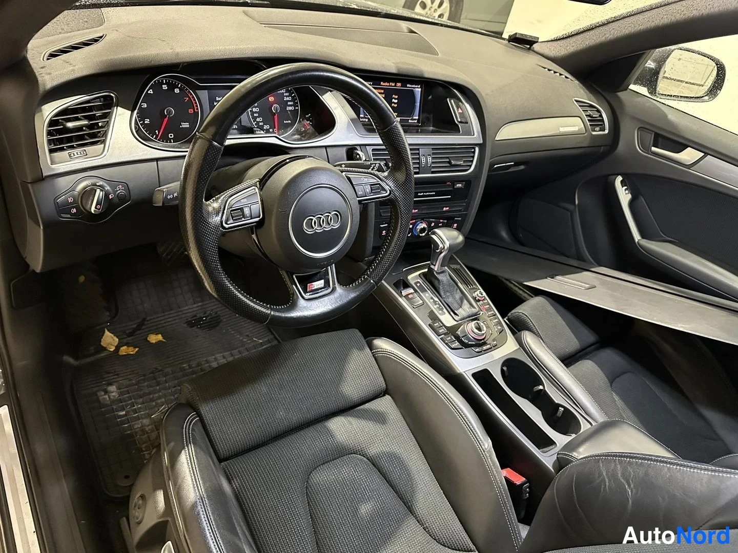 Grå Audi A4 Avant 2014, förarplats, bild 6