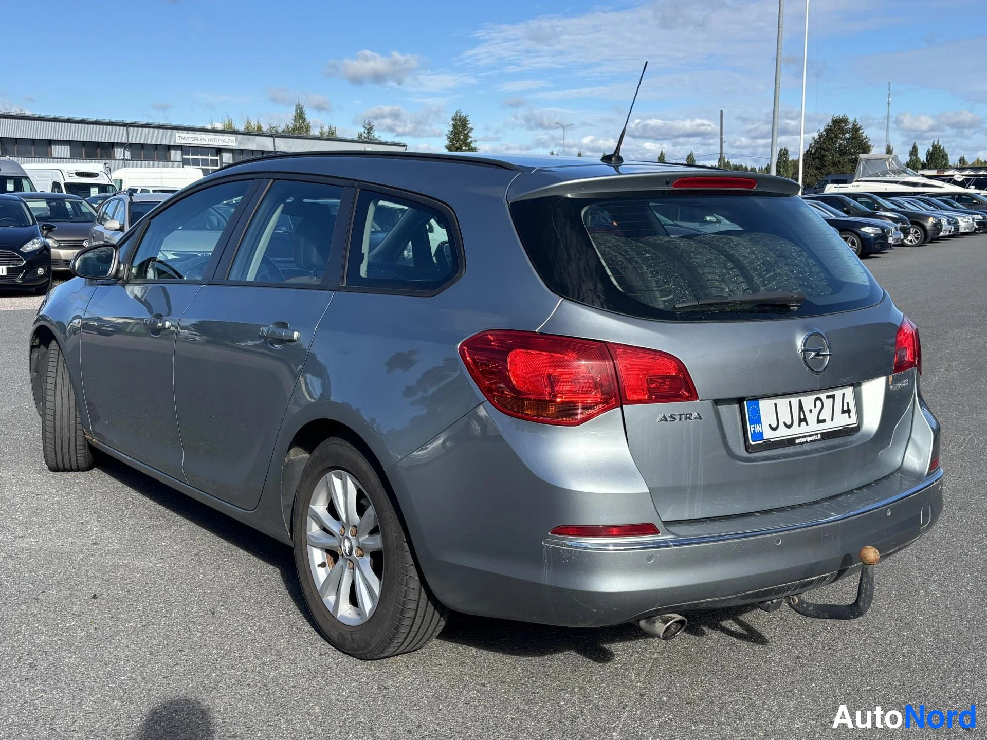 Harmaa Opel Astra 2014, takaviisto, kuva 3